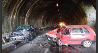 Scontro frontale tra due auto a Corleone, tre feriti, uno gravissimo