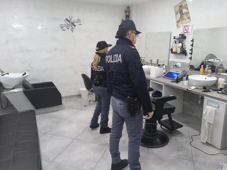 Coronavirus: salone da barba in garage a Catania, sequestrato dalla polizia