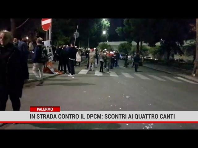Contro le restrizioni, fumogeni, bombe carta e petardi a Palermo