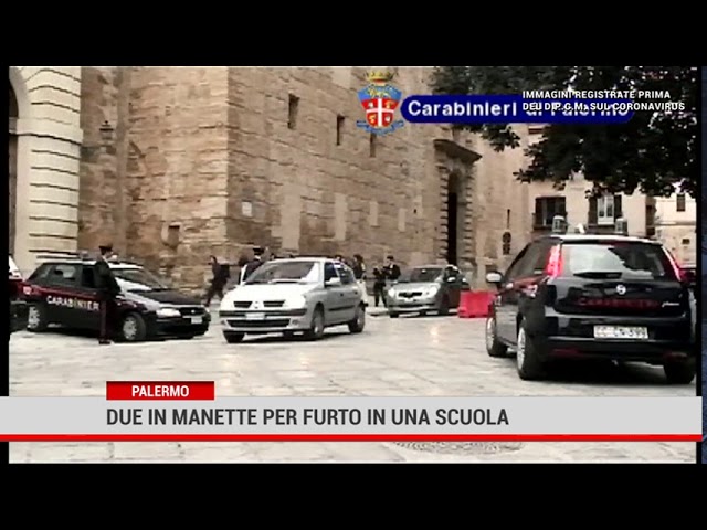 In manette dopo avere rubato materiale informatico da una scuola