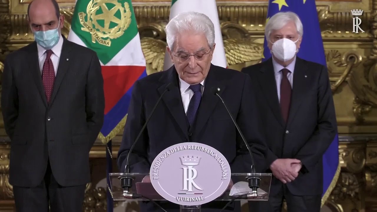 Mattarella: “Governo di unità nazionale per fronteggiare l’emergenza”