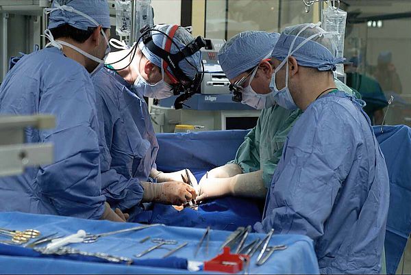Ismett, due trapianti di polmone in simultanea da un solo donatore