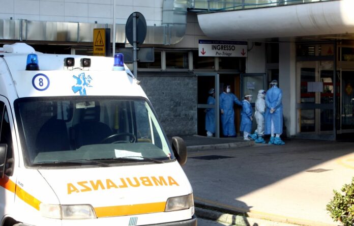 Covid, 389 nuovi casi e 28 decessi in 24 ore