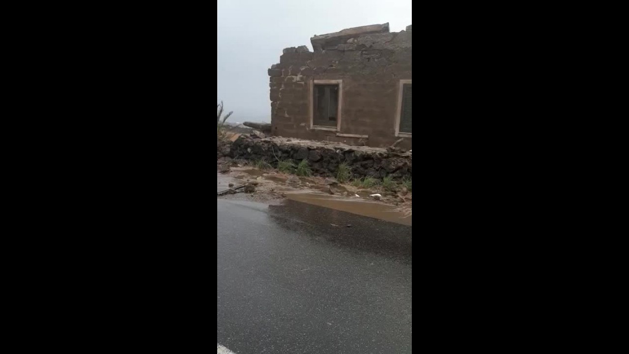 Tromba d'aria Pantelleria, case scoperchiate e auto sbalzate via