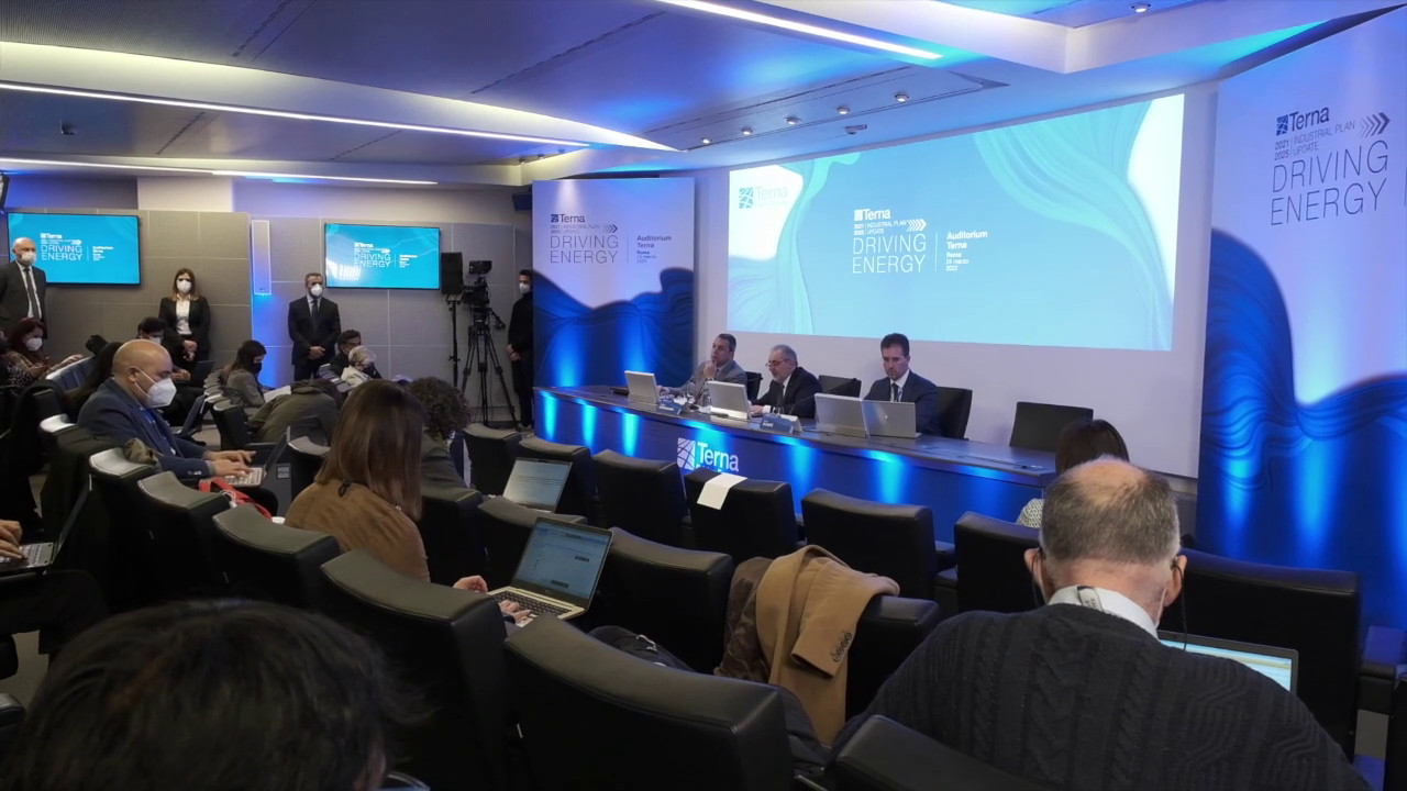 Terna aggiorna Piano Industriale e accelera su investimenti