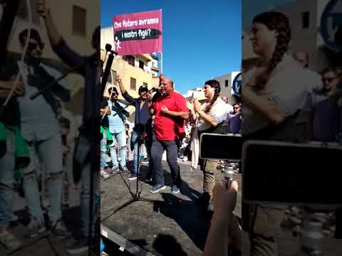 𝗖𝗮𝗿𝗼 𝗯𝗼𝗹𝗹𝗲𝘁𝘁𝗲: 𝗠𝗶𝗴𝗹𝗶𝗮𝗶𝗮 𝗱𝗶 𝗽𝗲𝗿𝘀𝗼𝗻𝗲 𝗽𝗿𝗼𝘁𝗲𝘀𝘁𝗮𝗻𝗼 𝗶𝗻 𝗽𝗶𝗮𝘇𝘇𝗮 𝗮 𝗠𝗮𝘇𝗮𝗿𝗮 𝗱𝗲𝗹 𝗩𝗮𝗹𝗹𝗼