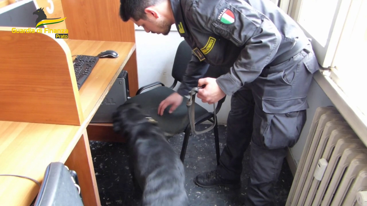 Prato, bisca clandestina in un circolo culturale