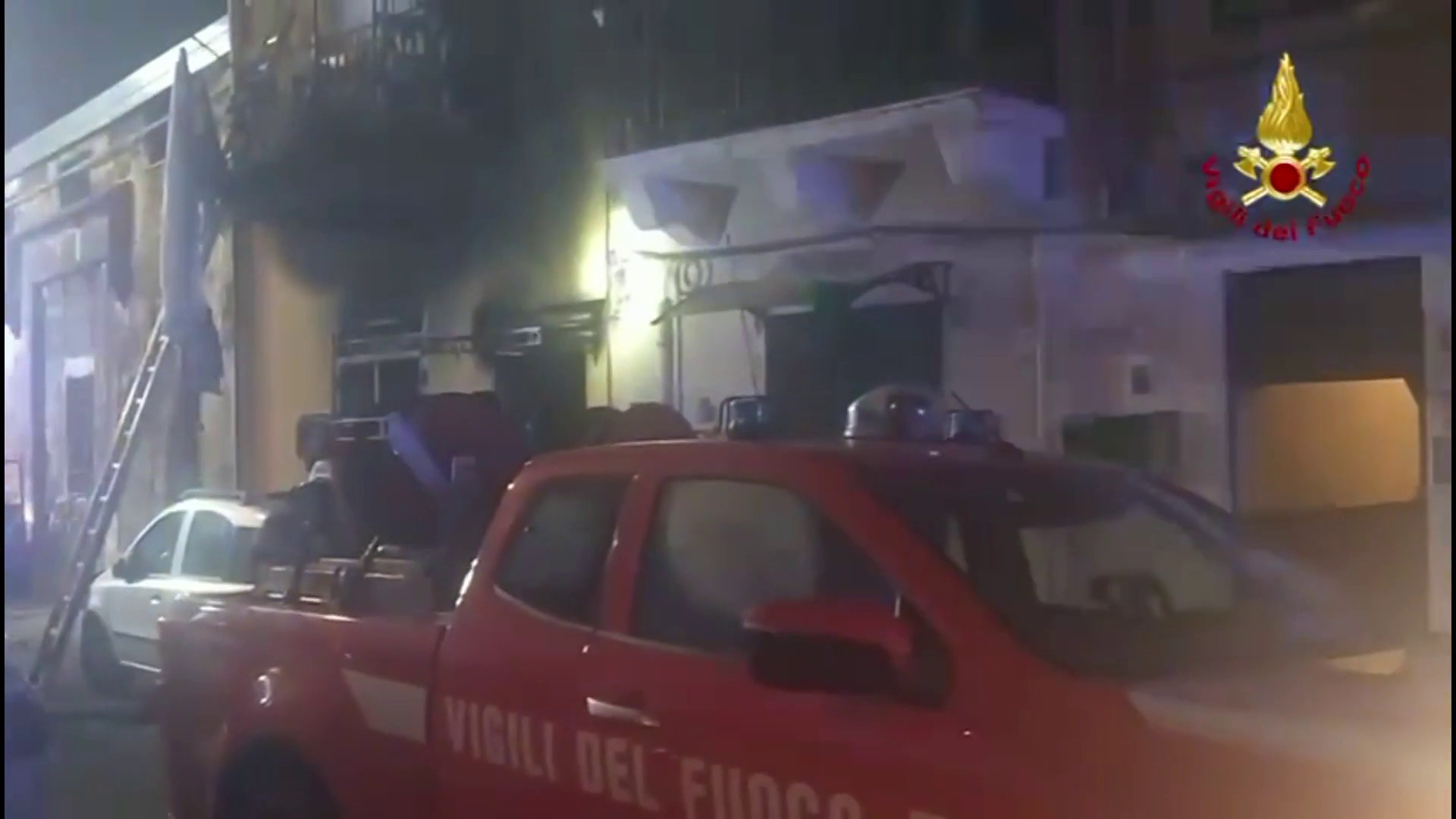 Palazzina in fiamme, paura a Palermo