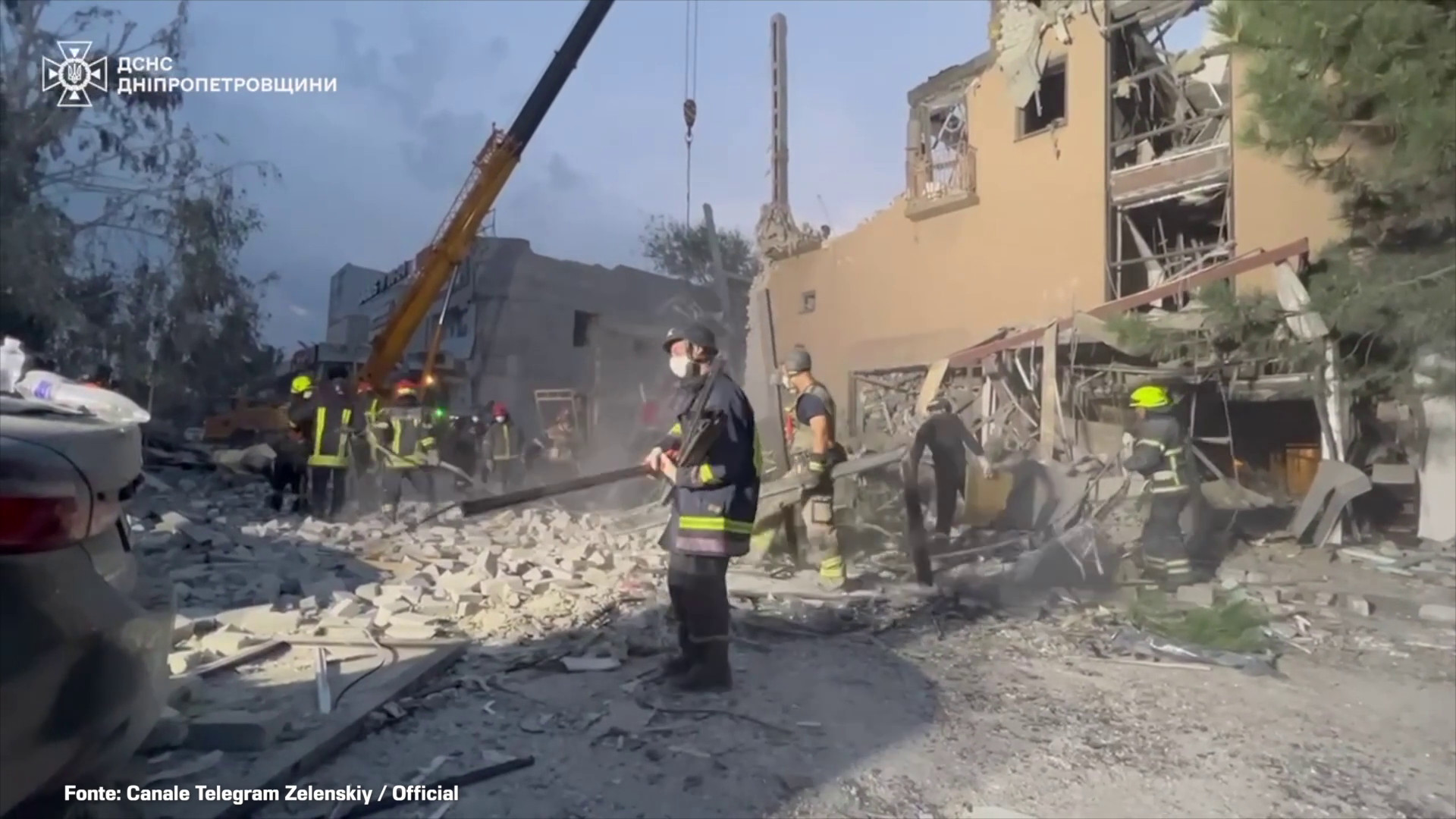 Ucraina, Zelensky "Attacco russo notturno causa 4 morti e 16 feriti"
