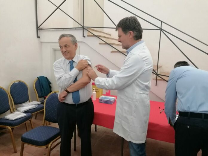 I medici di Palermo si vaccinano e aprono la campagna antinfluenza