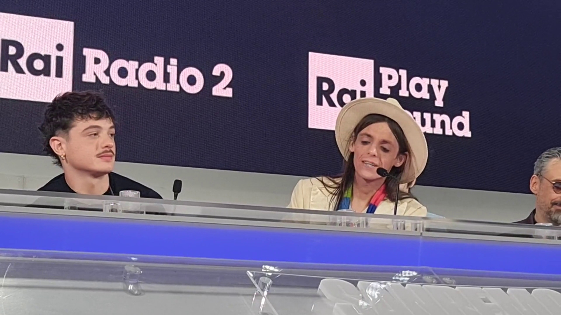Lucio Corsi "Cerco canzoni che mi portino via dalla realtà"