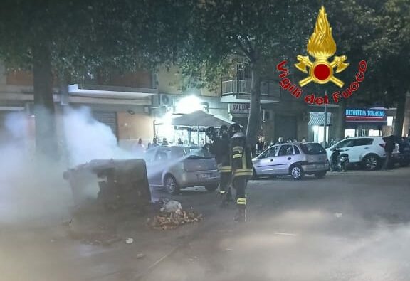 A Palermo incendi legati alle ‘vampe’, 30 interventi dei Vigili del Fuoco