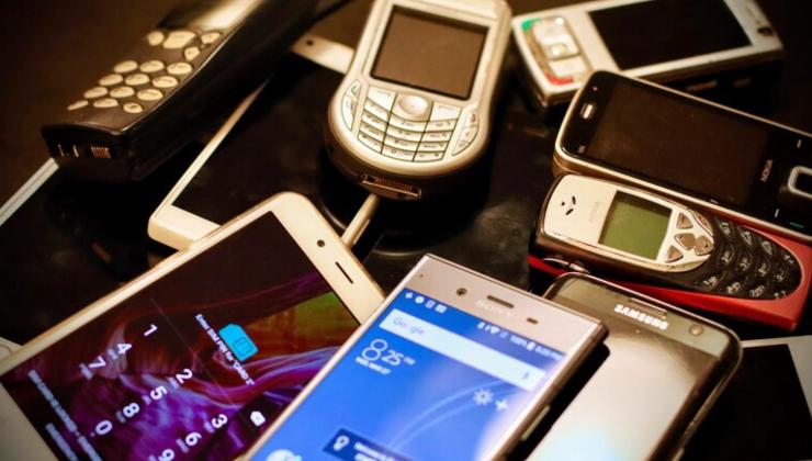 Cellulare generica (foto ansa.it) - mediaoneonline.it