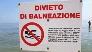 Divieto balneazione (foto rescueitalia) - mediaoneonline.it