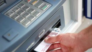 Pancomat, prelievo (foto teleone.it) - mediaoneonline.it