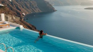 Relax in piscina - foto (C) MediaoneOnline.it