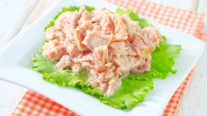 Tonno con lattuga piatto (foto buonissimo.it) - mediaoneonline.it