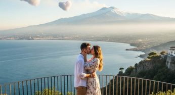 È conosciuta come “Piazza del Bacio” ed è talmente bella che tutte le coppie la vogliono visitare almeno una volta: è una perla tutta siciliana