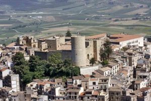 Il castello della cittadina siciliana (foto istitutoitalianocastelli)