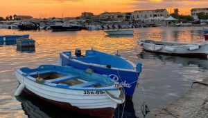 Il porticciolo al tramonto della splendida cittadina (foto facebook Marzamemislove) - mediaoneonline