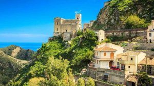 La cittadina del Messinese vista dall'alto (foto tourismmedia) - mediaoneonline.it
