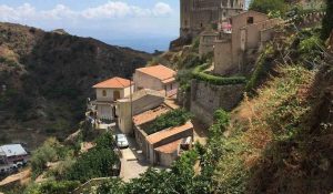 Quartiere storico nella cittadina (foto tripadvisor) - mediaoneonline.it