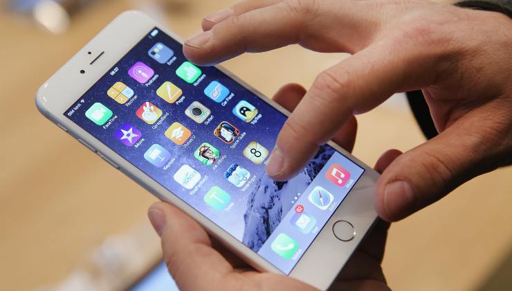 Telefonino smartphone offerte (foto catania.liveuniversity) - mediaoneonline.it