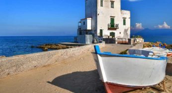 Questa piccola frazione in provincia di Palermo è baciata dalla Dea Fortuna: un mare e un panorama così è davvero difficile da trovare