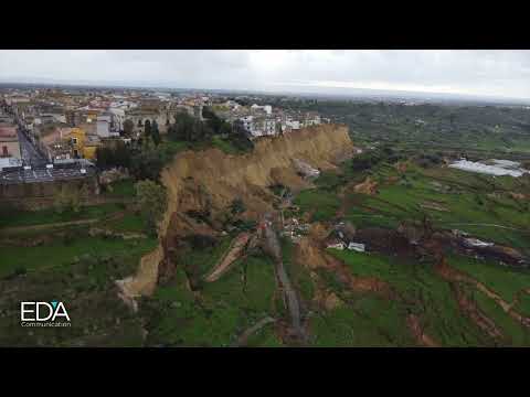 Emergenza a Niscemi, si allarga il fronte della frana: case in bilico e mille sfollati
